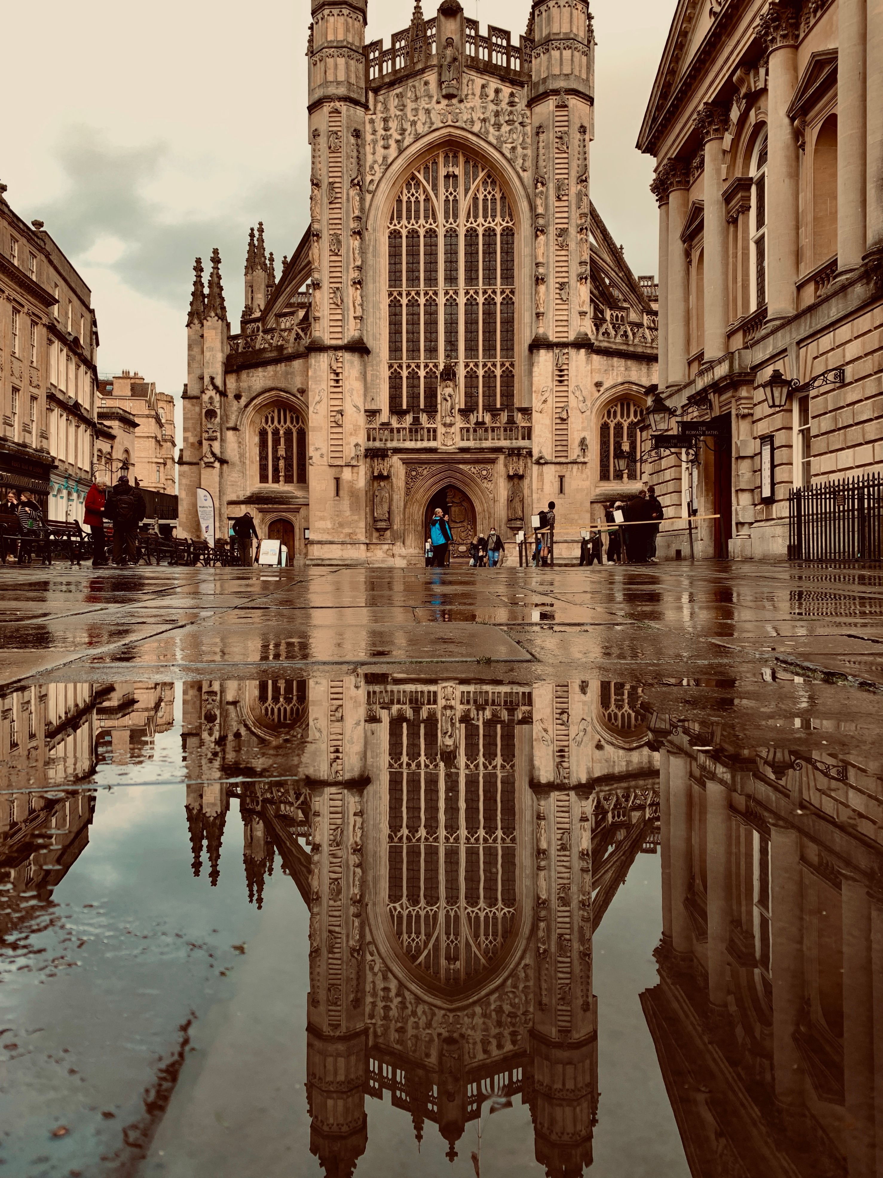 Bath Abbey courtyard